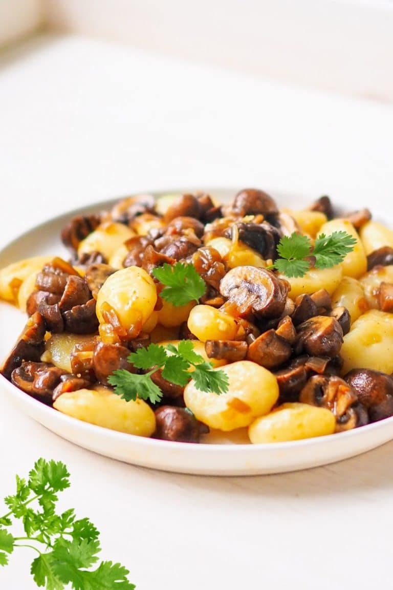Schnelles Gnocchi Rezept mit Champignons und Zwiebeln