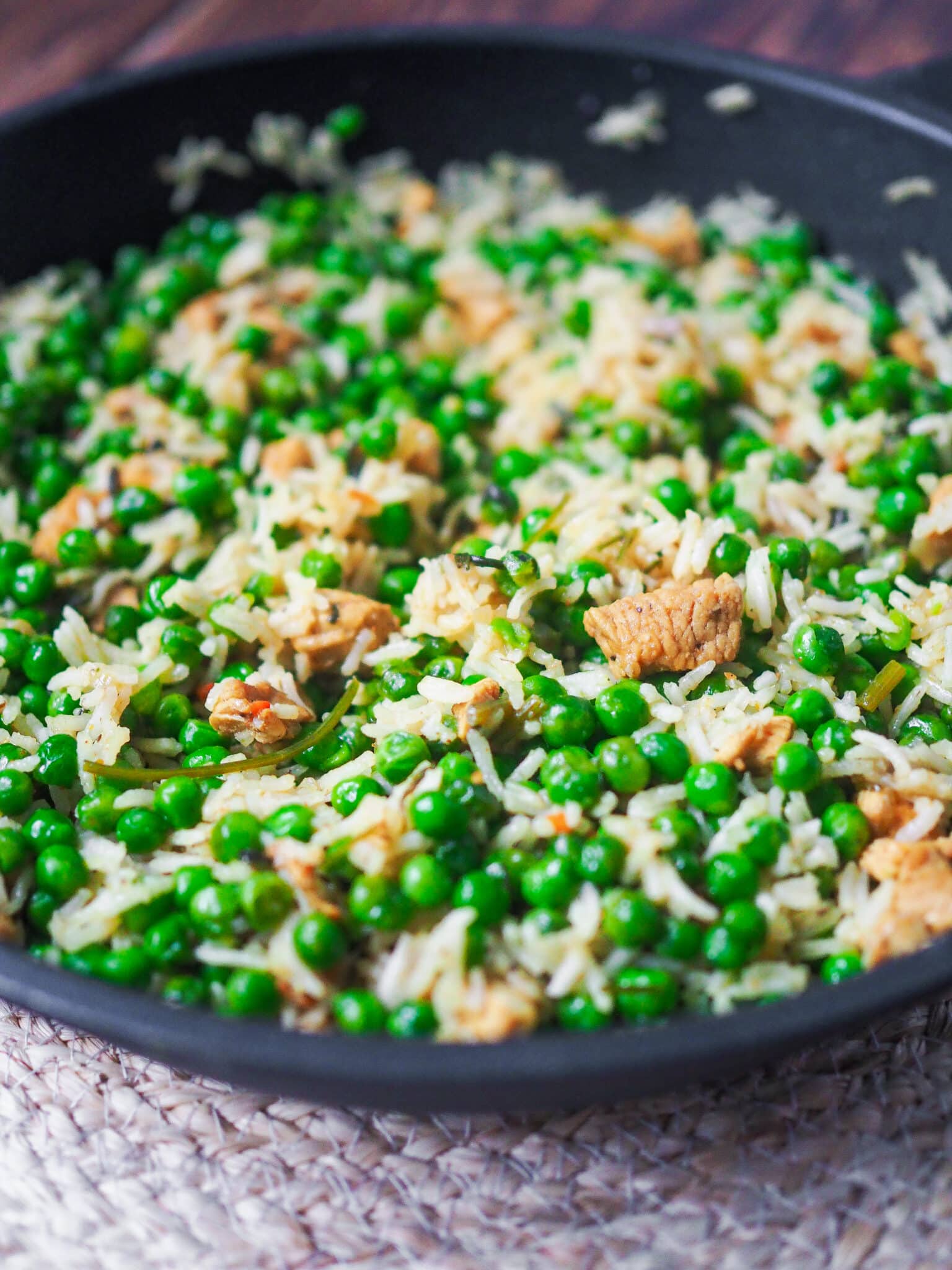 Reispfanne mit Hähnchen und Erbsen