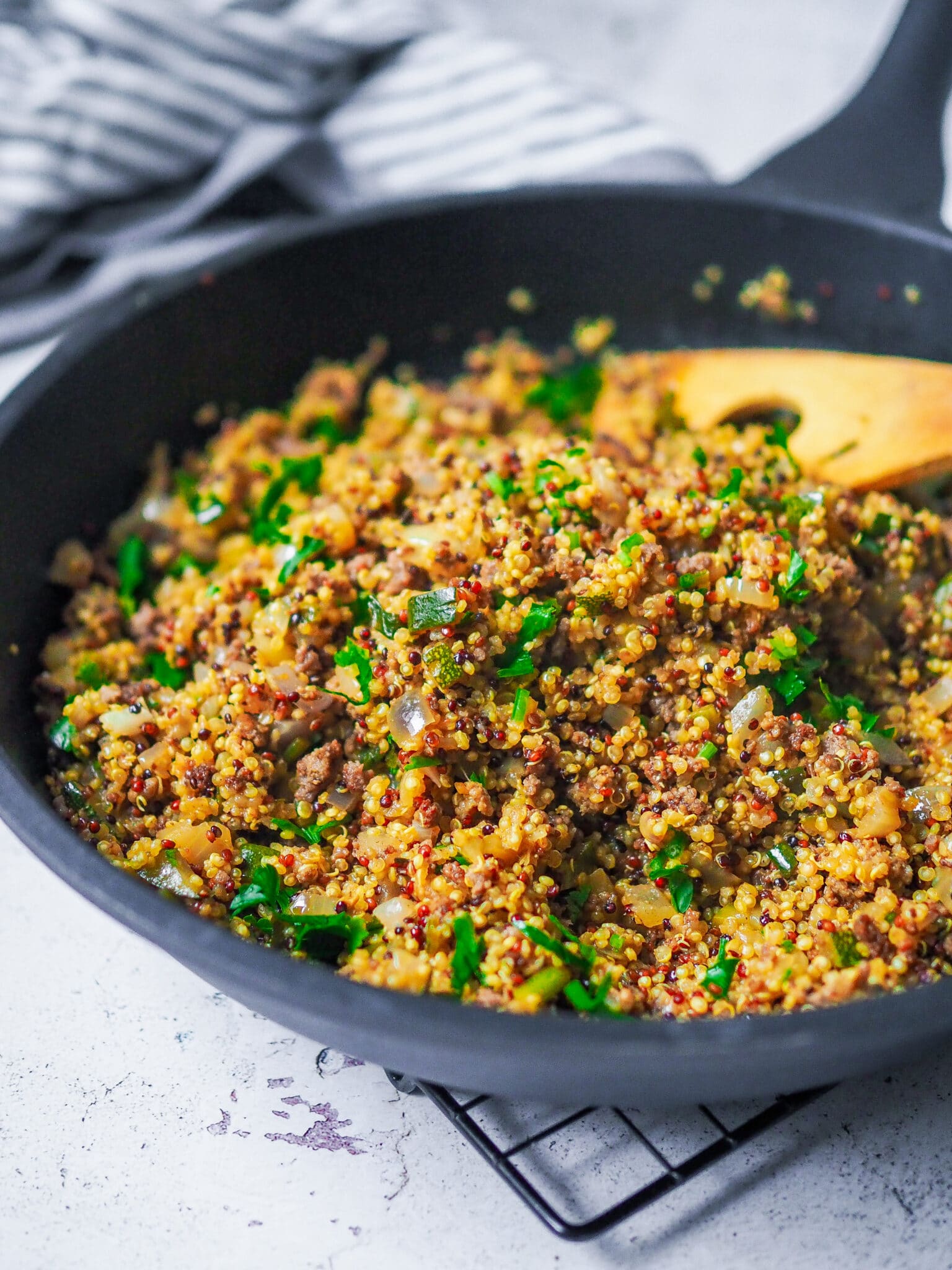 Quinoa Pfanne mit Hack und Zucchini