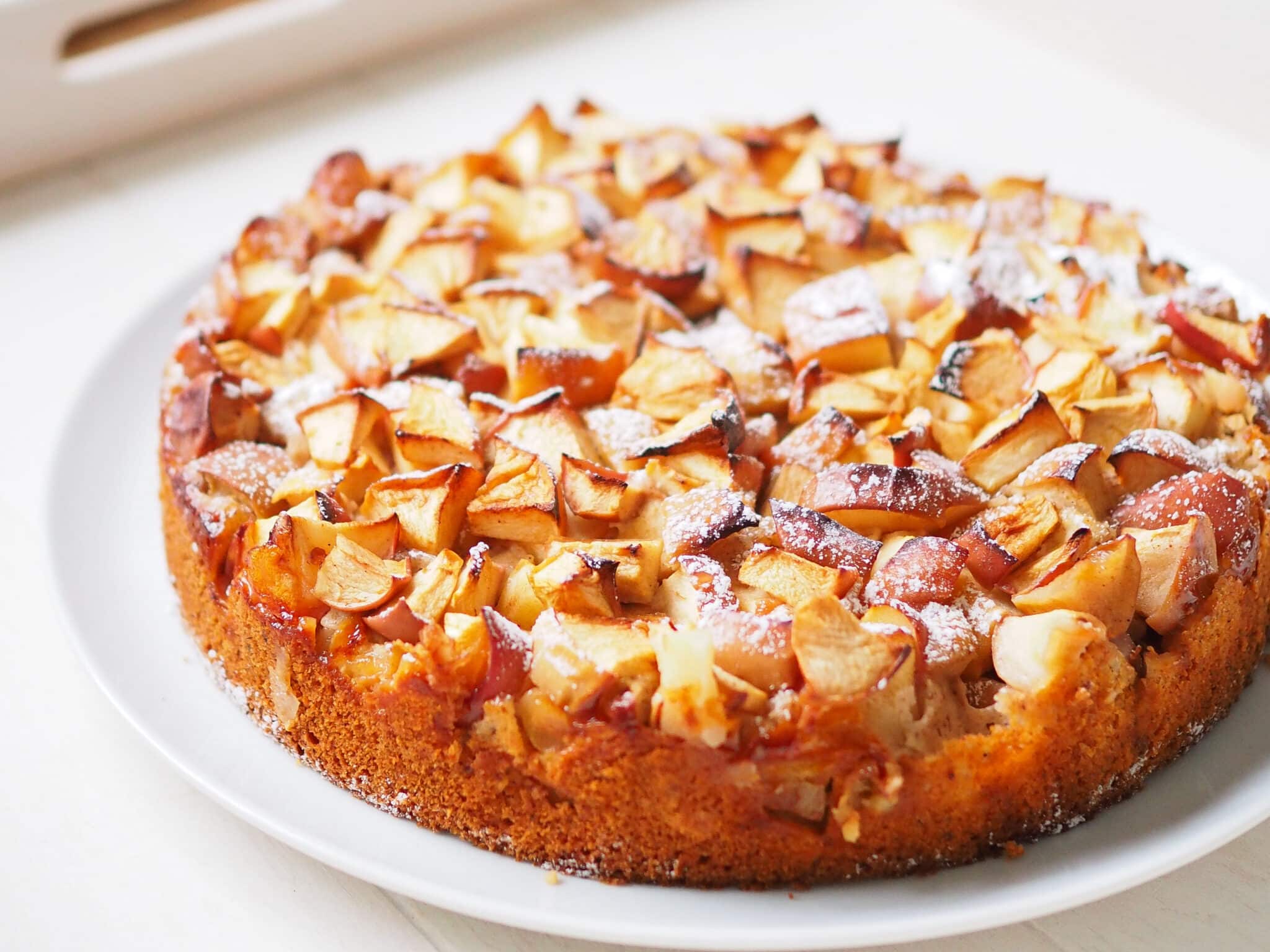 Versunkener Apfelkuchen mit gemahlenen Mandeln