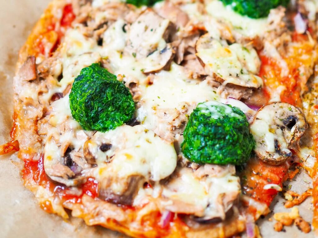 Low Carb Pizza mit Boden aus Thunfisch
