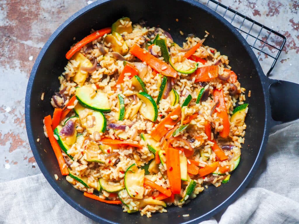 Schnelle Reispfanne mit Gemüse