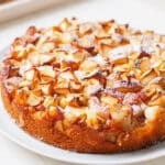 Versunkener Apfelkuchen mit gemahlenen Mandeln